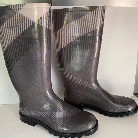 Burberry nova check women rain boots Sz 37 us 6.5 - Picture 2 of 8